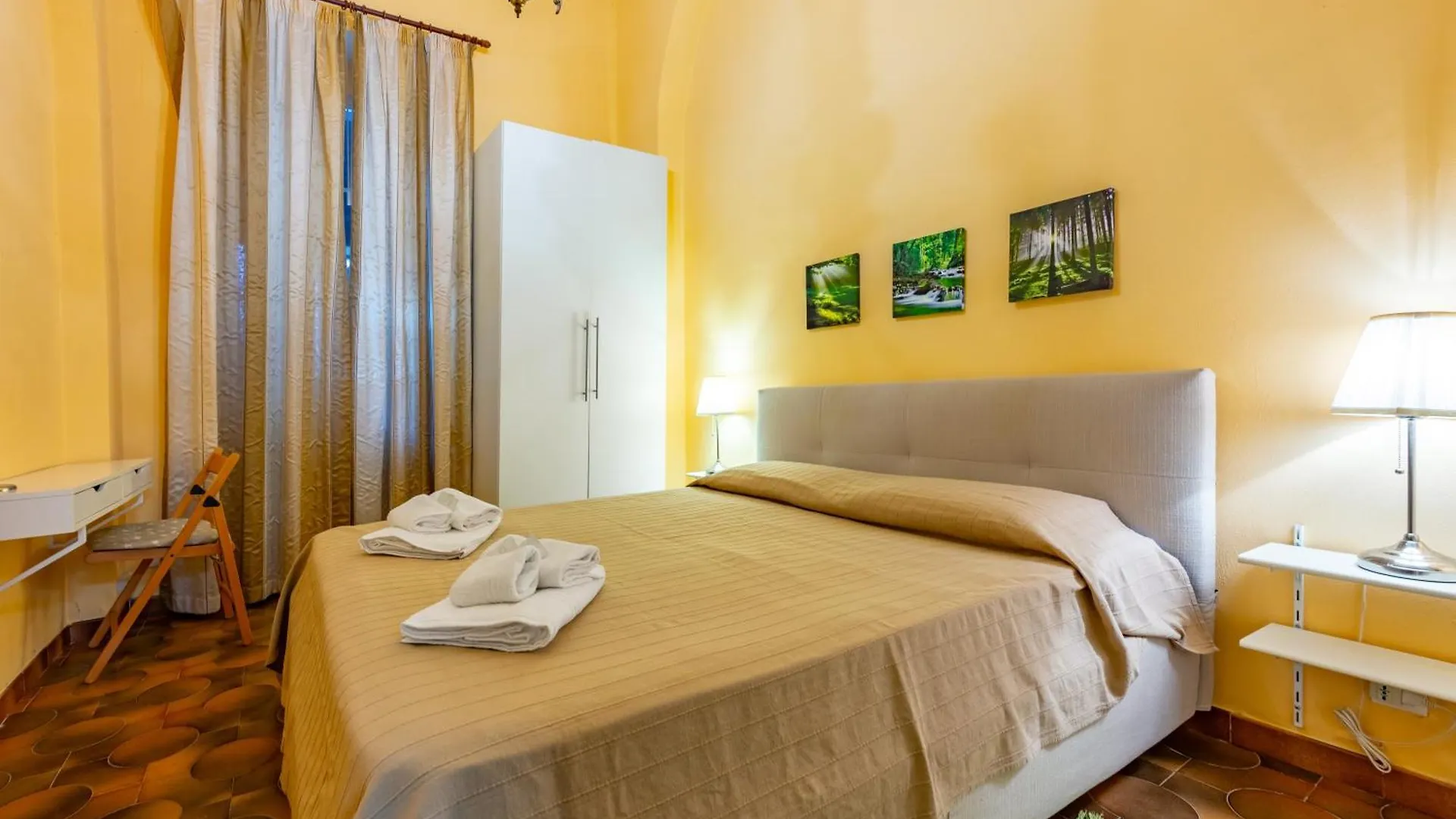 Yellow Apartment Near The Train Station With Balcony La Spezia 0*,